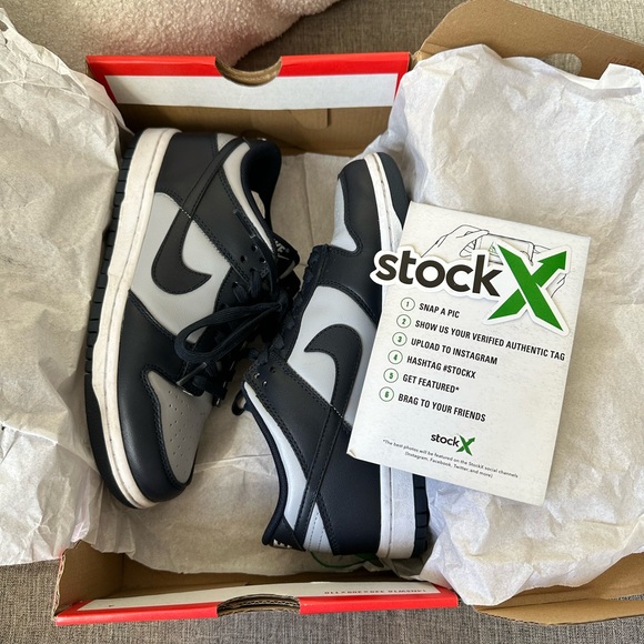 Nike Dunk Low Georgetown - Picture 2 of 9